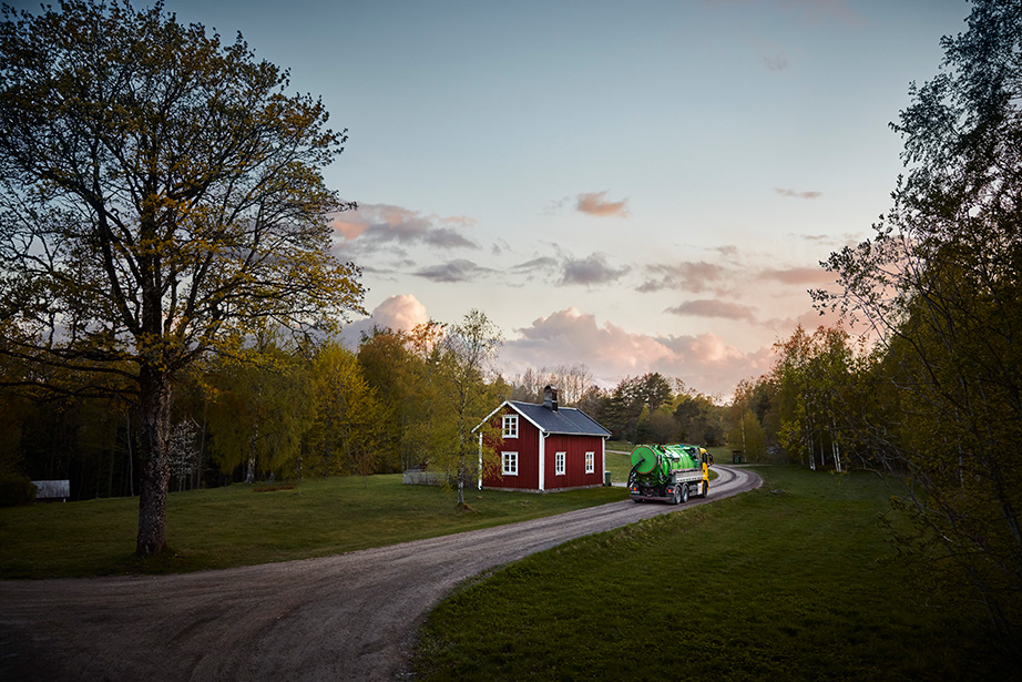 Slambilen besöker en fastighet.